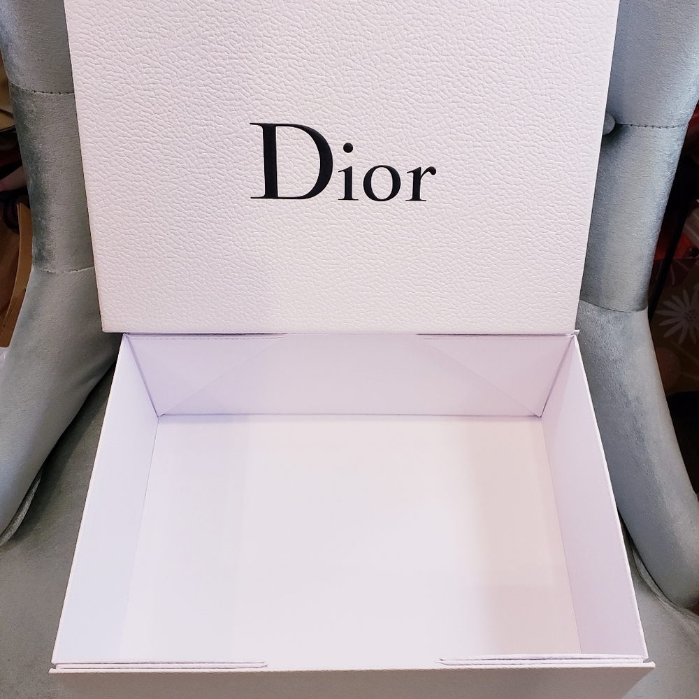 Dior Gift Box - Picture 2 of 3